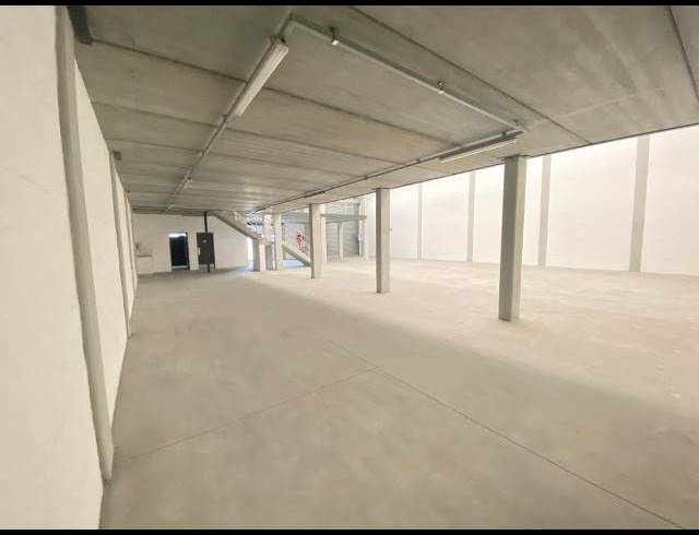 608M² WAREHOUSE TO LET IN STIKLAND INDUSTRIAL